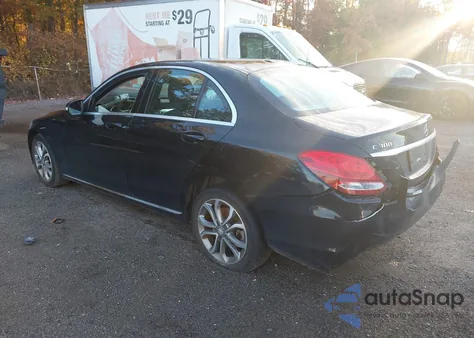 2015 Mercedes-Benz C 300 из США, поврежденный, VIN 55SWF4JB4FU055107